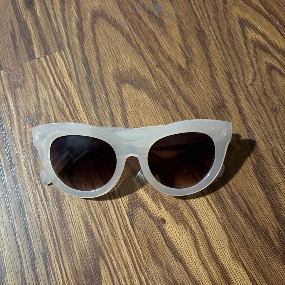 Oscar De La Renta sunglasses